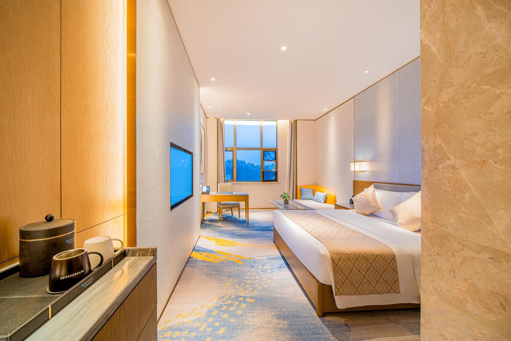 Wyndham Shiyan Downtown Hotell Exteriör bild